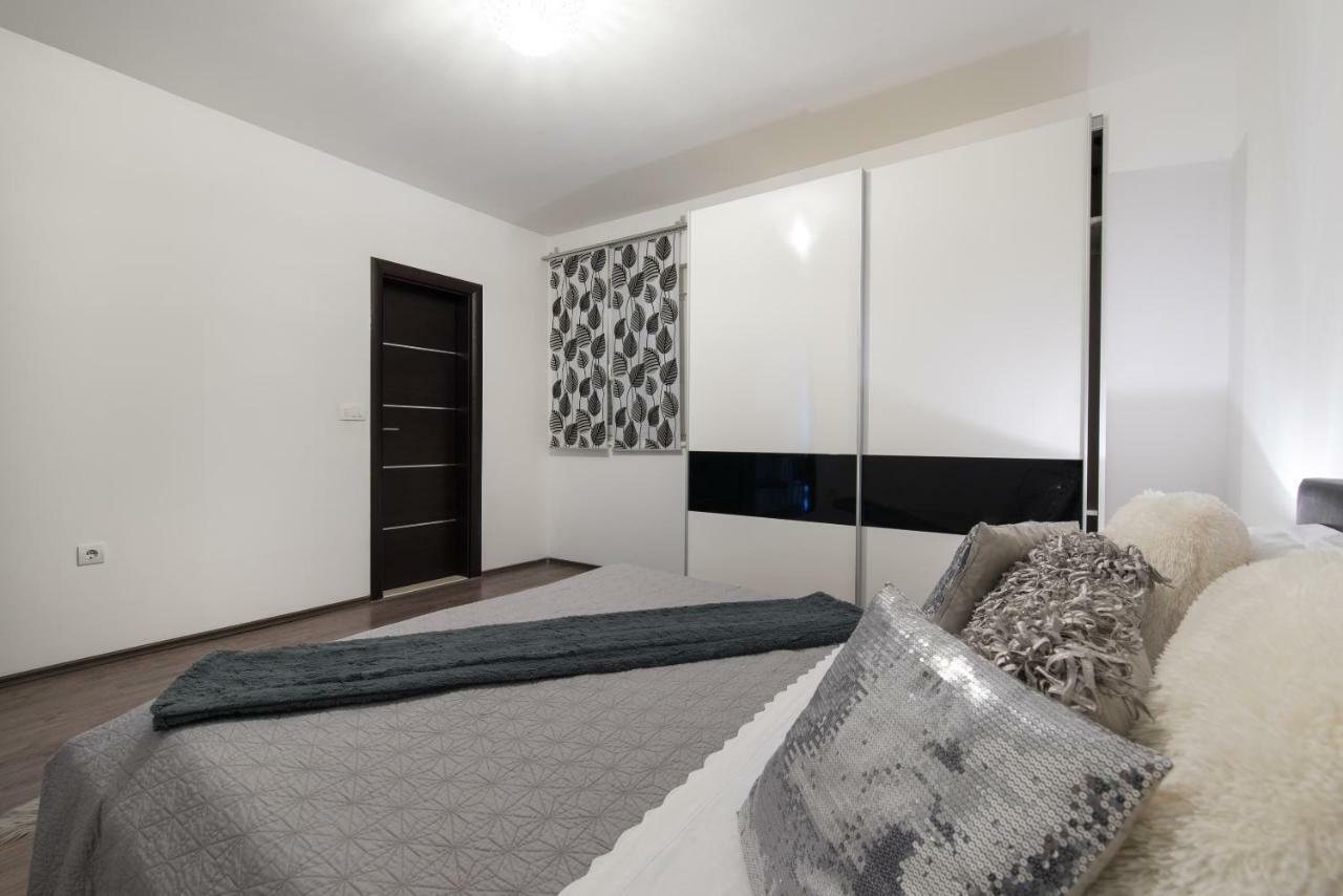 Apartments Nana Podstrana Luaran gambar